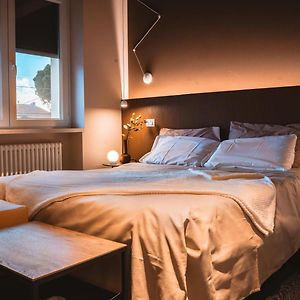 B&B Poli Opposti